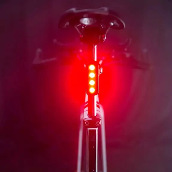 Éclairage Arrière Knog Blinder Mob Four Eyes V Noir 3 Éclairage Arrière Knog Blinder Mob Four Eyes V Noir – Image 3