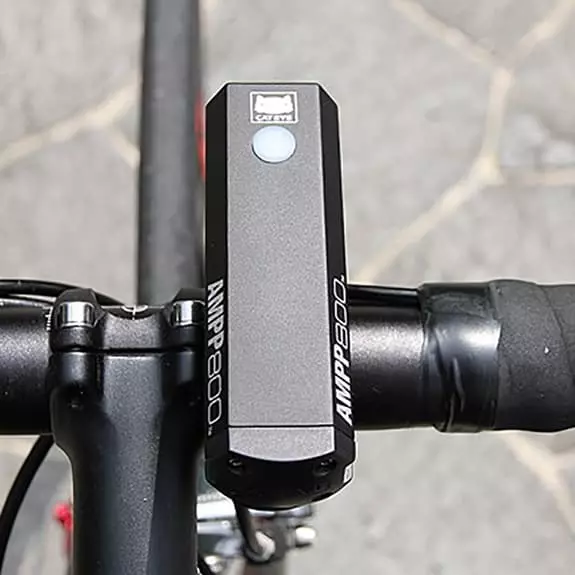 Lumière Avant CatEye AMPP 800 4 Lumière Avant CatEye AMPP 800 – Image 4