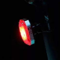 Lumière Arrière Moon Shield-X Auto 150 Lumens -Soldes Soldes moo i832x00 004